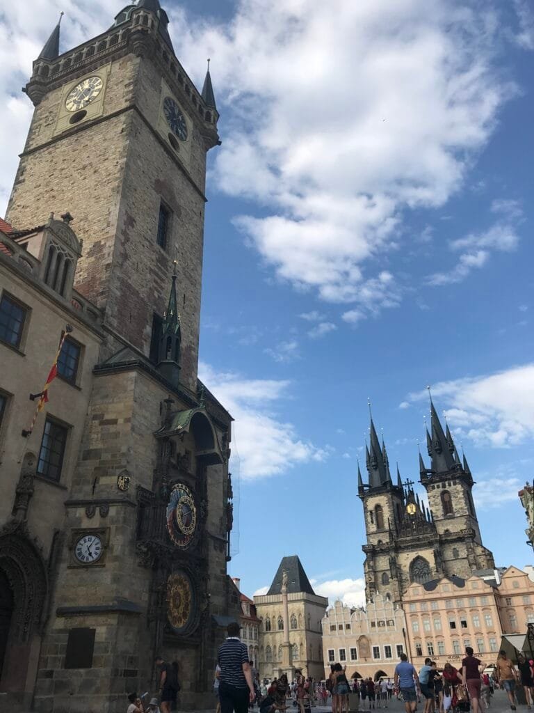 프라하에 위치한 프라이빗 투어 전문 가이드 입니다.